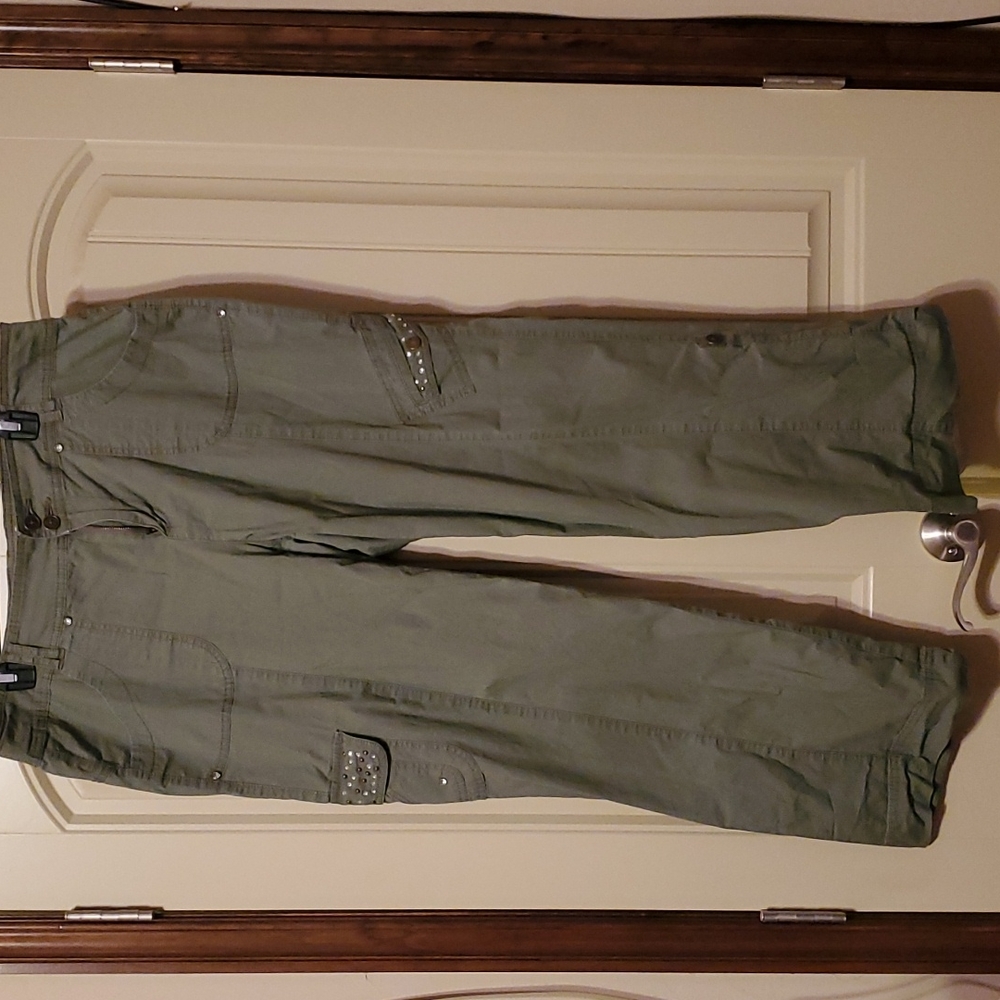 Army green convertinle pants with stretch